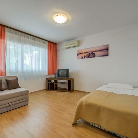 Apartment Luce Подстрана Екстериор снимка
