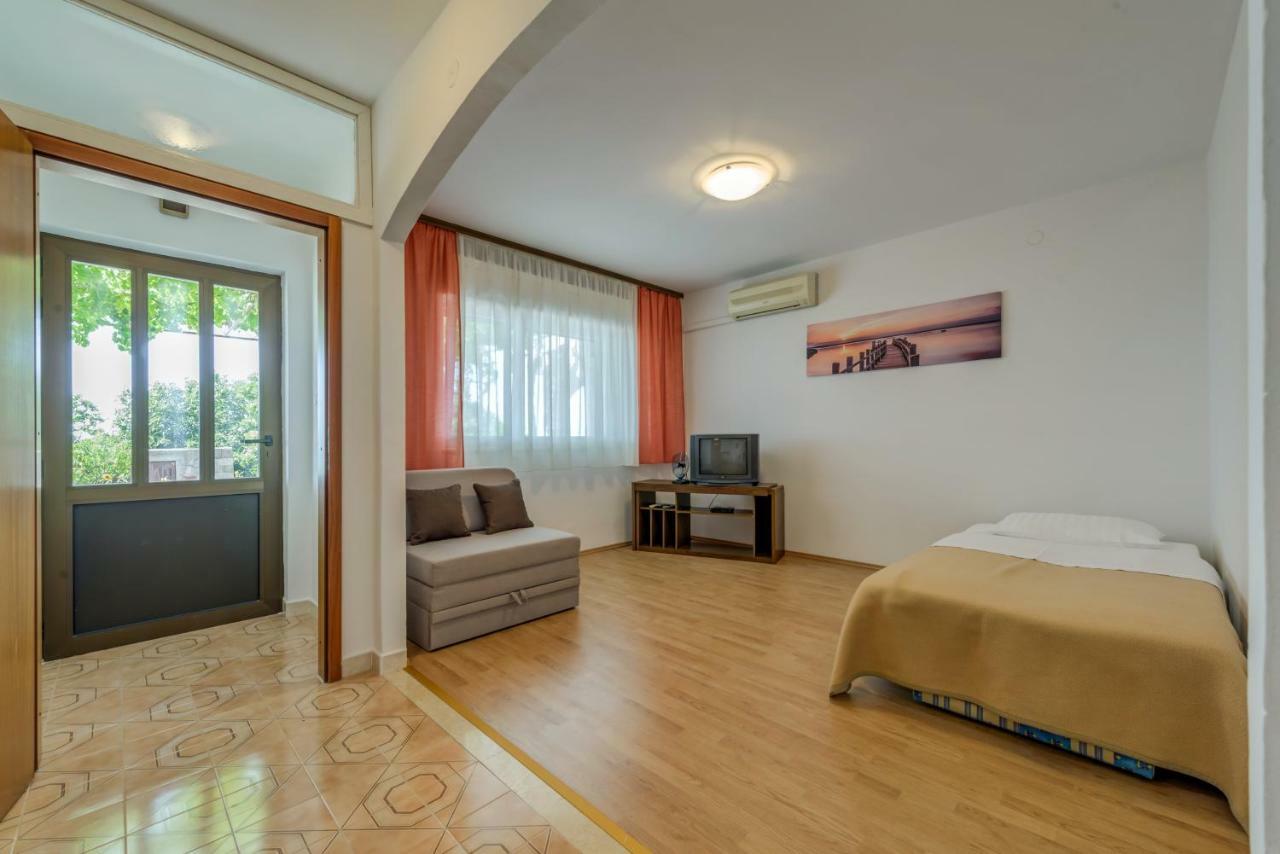 Apartment Luce Подстрана Екстериор снимка